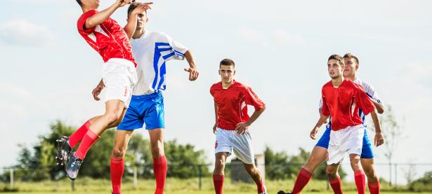 九游新闻-足球盛会精彩纷呈，球员拼尽全力