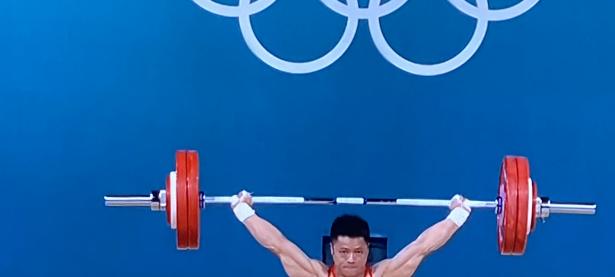 九游投注-举重选手惊艳亮相，轻松夺得金牌