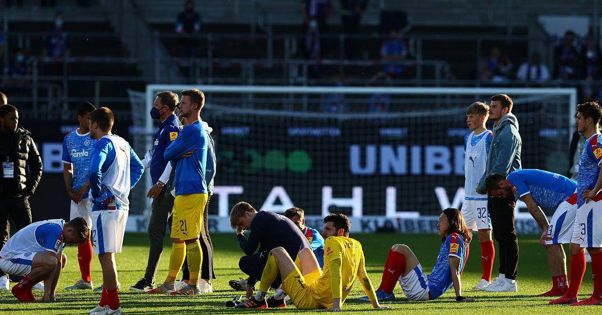 包含沃尔夫斯堡客场胜利，继续保持领先的词条