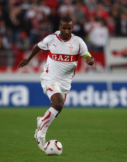 关于斯图加特客场险胜，保住积分优势的信息