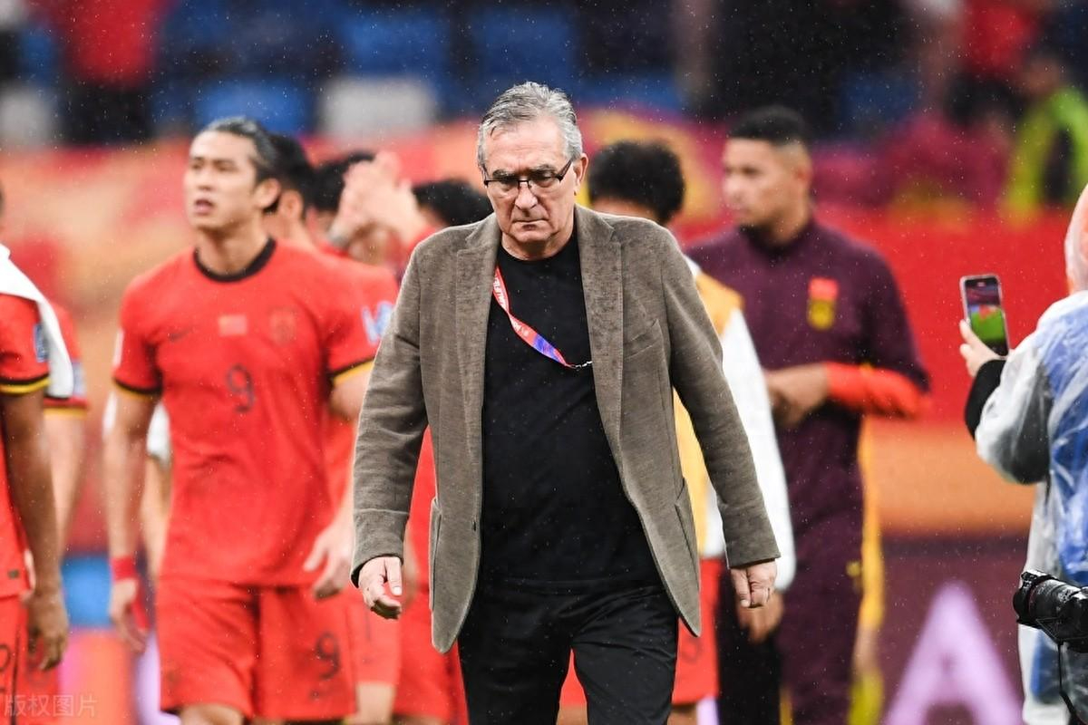 沙特国足惨败伊拉克，出线形势堪忧